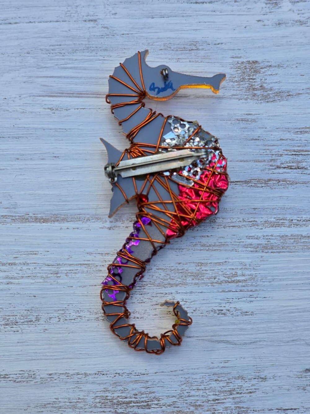 Vintage Y2K Beaded Wire Signed Seahorse Brooch Local Artist Art Possible Alabama - Picture 4 of 5